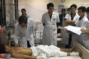 Video: Pháo tự chế phát nổ, 1 thiếu niên bị chấn thương nặng