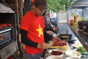 Video: Ấm lòng 'bánh mì yêu nước' 