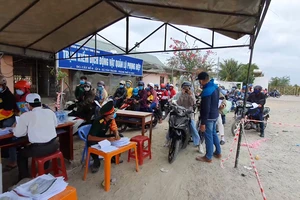 Video: Chốt kiểm dịch COVID- 19 Quản Lộ Phụng Hiệp quá tải