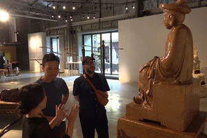 Video: Triển lãm ‘Lần trong, Nằm giữa, Vùi dưới, Lộ trên’