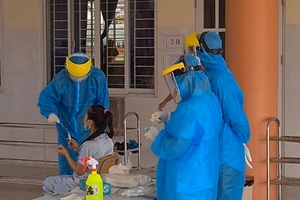 Video: Chuyện về những người phục vụ trong khu cách ly tại Bình Dương