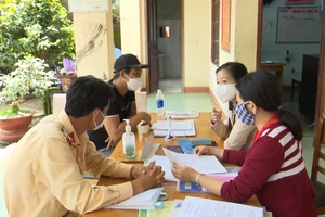 Video: Xử phạt 2 phương tiện vận tải vi phạm quy định phòng chống dịch COVID-19