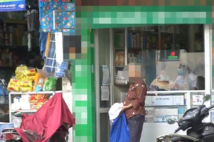 Một số cửa hàng ở Hà Nội 'quên' yêu cầu khách quét mã QR