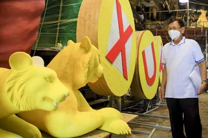 Video: Linh vật hổ sắp xuất hiện ở đường hoa Nguyễn Huệ 2022