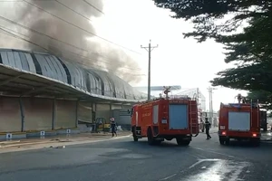 Bình Dương: Cháy nhà kho trong cụm công nghiệp gây thiệt hại hàng trăm tỷ đồng