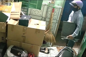 Video: Đi du lịch về, tá hoả phát hiện phòng trọ bị trộm đột nhập lấy tài sản 