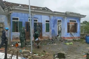 Thừa Thiên - Huế: 1 thôn có hơn 40 căn nhà bị tốc mái, sập đổ