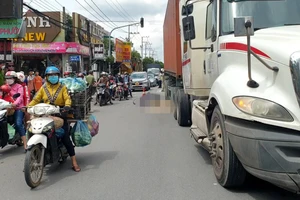 Video: Va chạm với xe container, một bảo vệ tử vong tại chỗ