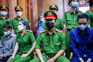 Vụ bé 8 tuổi bị bạo hành: Người cha nói gì về việc xóa camera?