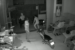 Video: Về quê ăn Tết, bị trộm đột nhập vào nhà lấy nhiều tài sản
