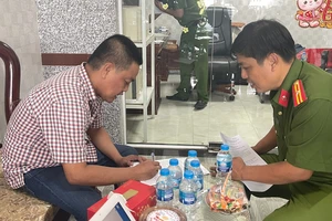 Video: Bắt 1 giám đốc của 3 trung tâm đăng kiểm tại Cần Thơ