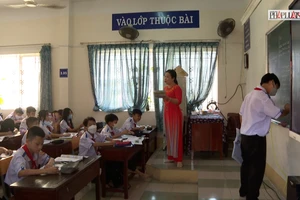 Video: Cảnh giác với thủ đoạn lừa đảo ‘học sinh bị tai nạn’ để gạt tiền phụ huynh