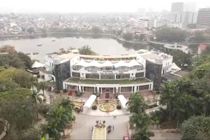 Video: Toàn cảnh công viên ở Hà Nội dính loạt vi phạm nhiều năm chưa xử lý dứt điểm