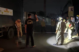 Video: Tông vào xe tải đang đậu, người đàn ông tử vong tại chỗ