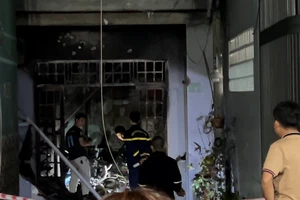 Căn nhà bốc cháy trong đêm, 3 mẹ con tử vong