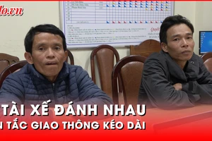 Video: Triệu tập 2 tài xế đánh nhau giữa giao lộ ở TP Đà Lạt