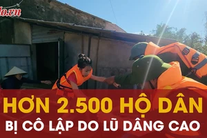 Hơn 2.500 hộ dân ở Hà Tĩnh bị cô lập do lũ dâng cao