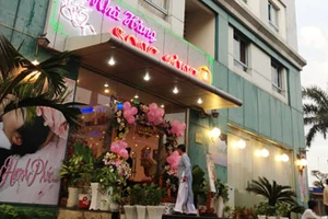 Chung cư 17 tầng bị “cắt” thang máy