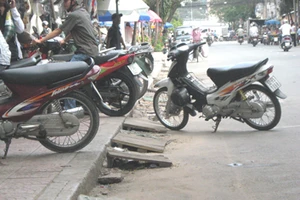 Lòng đường có bệ dắt xe