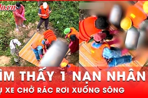Vụ xe rác rơi xuống sông: Tìm thấy thi thể 1 nạn nhân 