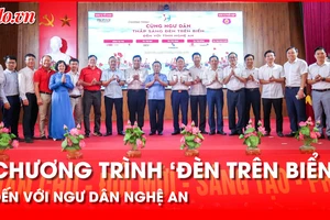 Chương trình ‘Cùng ngư dân thắp sáng đèn trên biển’ dừng chân ở địa phương thứ 22 