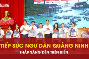 Báo Pháp Luật TP.HCM cùng ngư dân Quảng Ninh 'Vươn khơi hiểu luật, bám biển bình an'