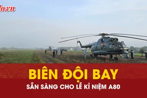 Biên đội bay vào vị trí sẵn sàng cho Lễ kỉ niệm A80