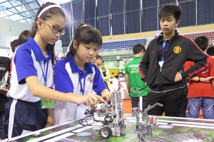 Ngày hội Robocon Quốc tế 2015 quy tụ 121 đội thi