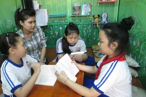 Giáo viên giáo dục công dân 'bị bắt' làm giáo viên tư vấn!