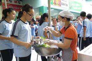 Buổi trưa khác lạ ở trường học '3 riêng' về bán trú