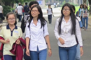 Thứ trưởng Bùi Văn Ga lý giải những băn khoăn của kỳ thi THPT 2017 