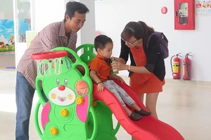 Giáo viên giữ trẻ ngoài giờ được tính 33.000 đồng/giờ