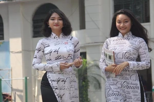 Dạy học sinh 'biết giữ mình' qua tà áo dài