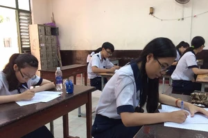 Hàng ngàn học sinh lo lắng thi thử THPT quốc gia