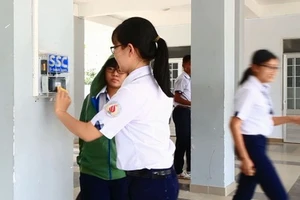 Điểm danh học sinh bằng thẻ thông minh