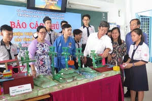 Đưa cáp treo, vườn thanh long, nhà máy... vào lớp học