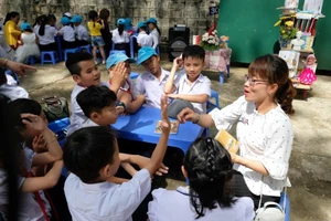 1,3 tỉ đồng trang bị cho 14 thư viện vùng sâu