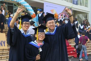 Nam sinh tốt nghiệp loại giỏi cùng lúc hai ngành học