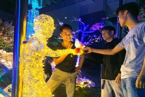 Thầy trò 'hô biến' rác thải thành mô hình công nghệ 4.0