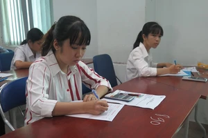 Thí sinh dự thi đánh giá năng lực do ĐH Quốc gia tổ chức năm 2019 (ảnh: PHẠM ANH)