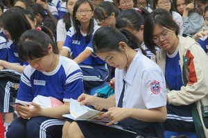 Học sinhlớp 12 trường THPT Phú Nhuận trong một buổi sinh hoạt hướng nghiệp (ảnh: PHẠM ANH)