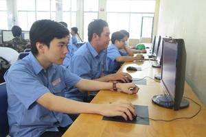 Học sinh, sinh viên học trực tuyến không nên quá 5 giờ/ngày