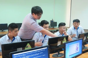 Trường nghề dạy học trực tuyến, kiểm tra, thi cử ra sao?