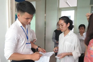 Thí sinh dự thi Đánh giá năng lực do ĐH Quốc gia TP.HCM tổ chức năm 2019 (ảnh: PHẠM ANH)