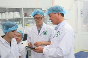 Chủ tịch hội đồng trường phải giảng dạy ít nhất 30-52 giờ/năm