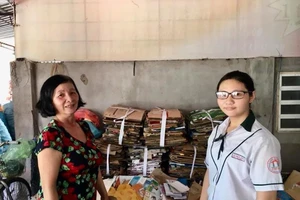 Thủ khoa 'Hồng ve chai' được hỗ trợ học bổng 100%