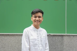 Nam sinh trong “Cặp lá yêu thương” được tặng 1 năm học phí