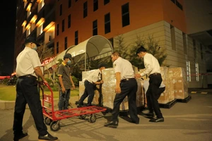 Tập đoàn giáo dục Văn Lang 'tiếp sức' 100 máy thở cho Lào 