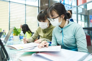 Thêm hai trường đại học ở TP.HCM công bố điểm sàn theo điểm thi tốt nghiệp