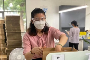 Hơn 5.000 tân sinh viên Bách Khoa lần đầu tiên được tặng giáo trình tận nhà